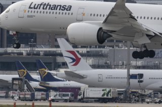 Les suppressions d'emplois prévues au sein du groupe Lufthansa concernent principalement des postes administratifs en Allemagne (archives). KEYSTONE/DPA/BORIS ROESSLER